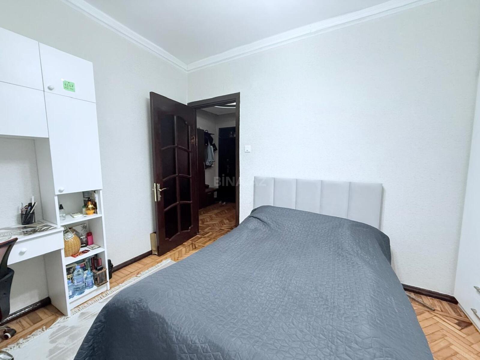 3 otaqlı Köhnə tikili, Elmlər Akademiyası m., Bakı