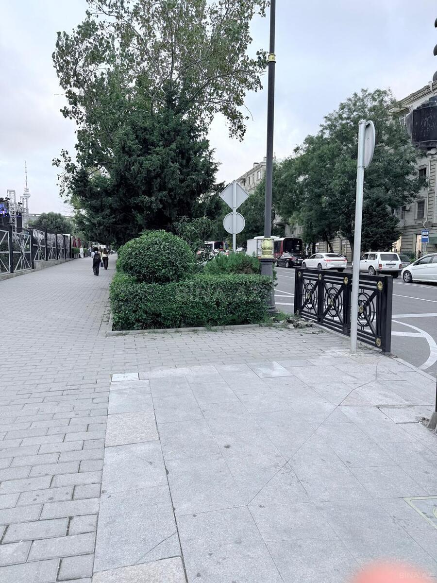 3 otaqlı Köhnə tikili, Elmlər Akademiyası m., Bakı