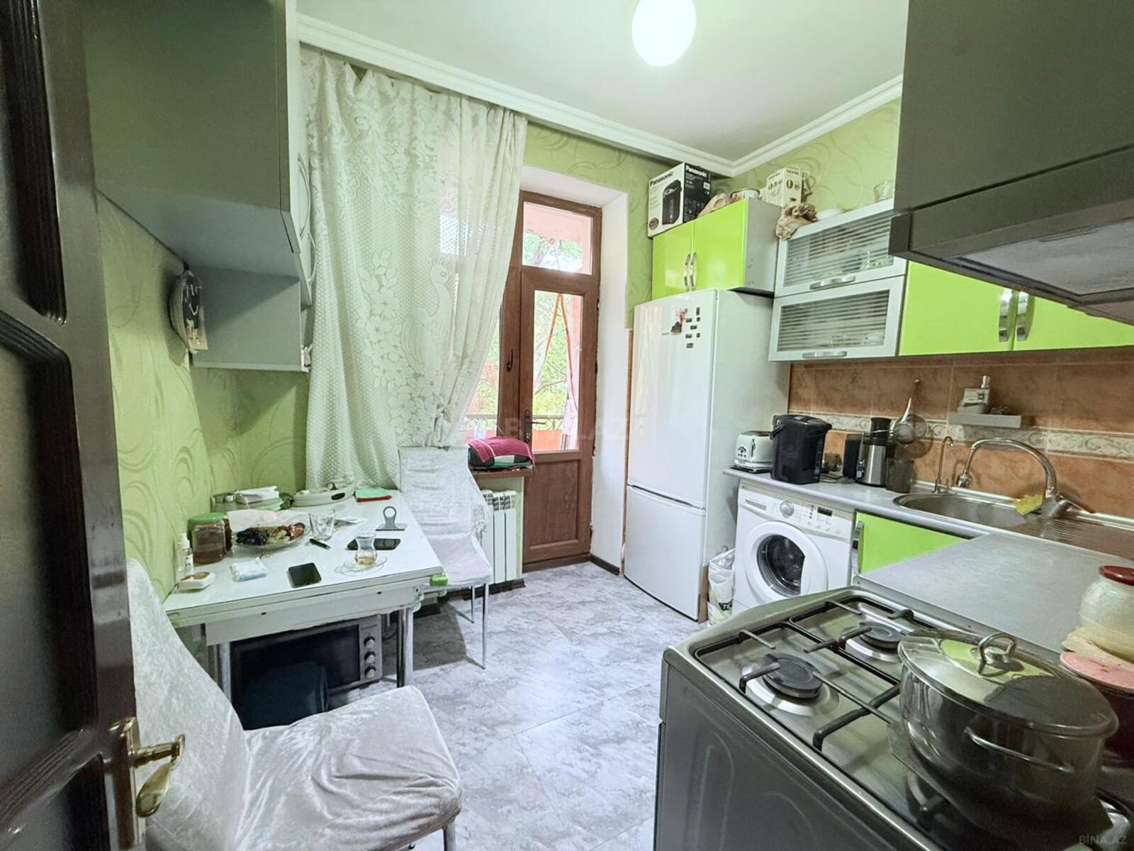 3 otaqlı Köhnə tikili, Elmlər Akademiyası m., Bakı