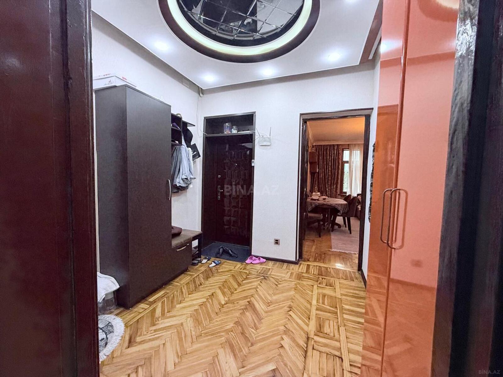 3 otaqlı Köhnə tikili, Elmlər Akademiyası m., Bakı