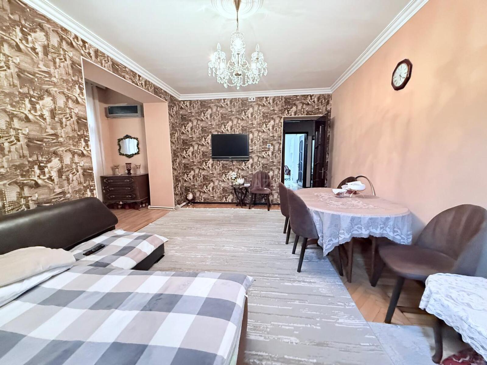 3 otaqlı Köhnə tikili, Elmlər Akademiyası m., Bakı