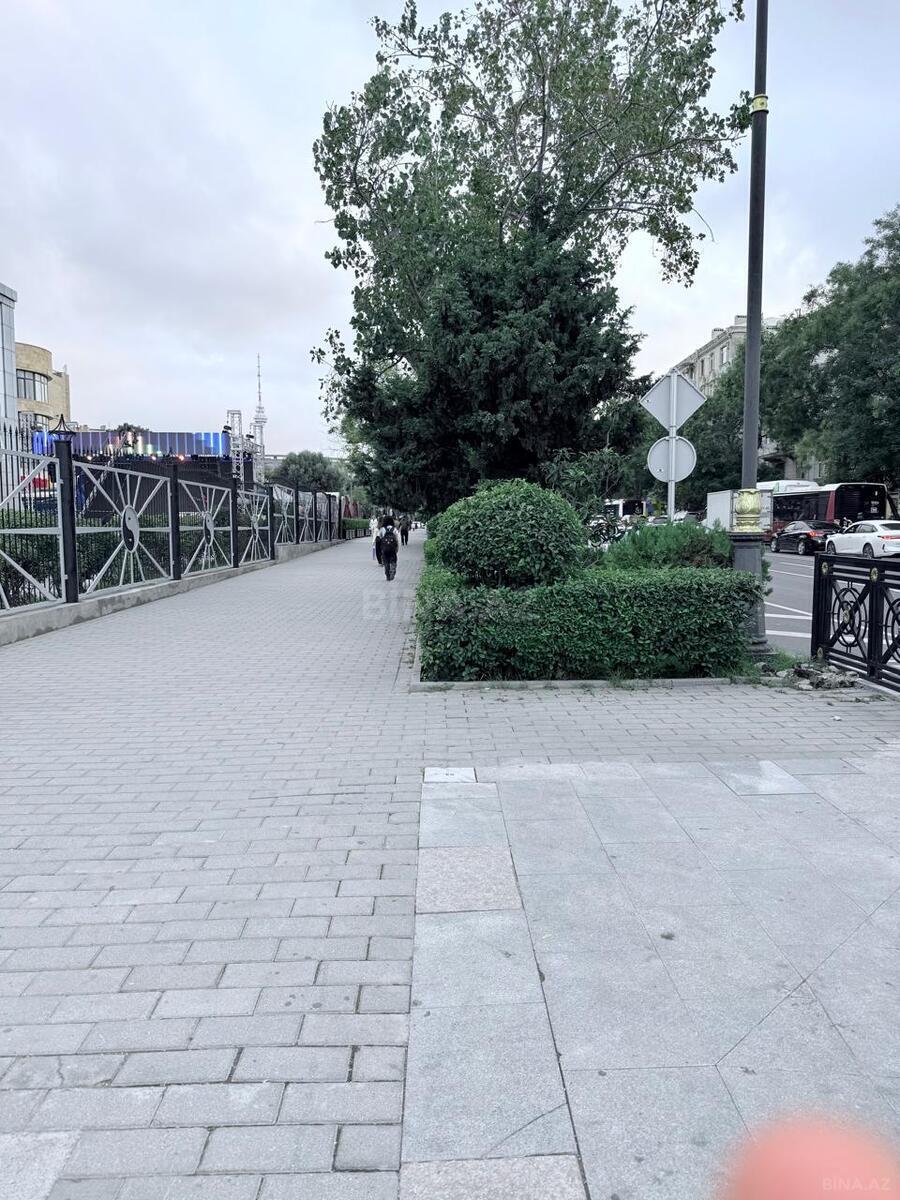 3 otaqlı Köhnə tikili, Elmlər Akademiyası m., Bakı