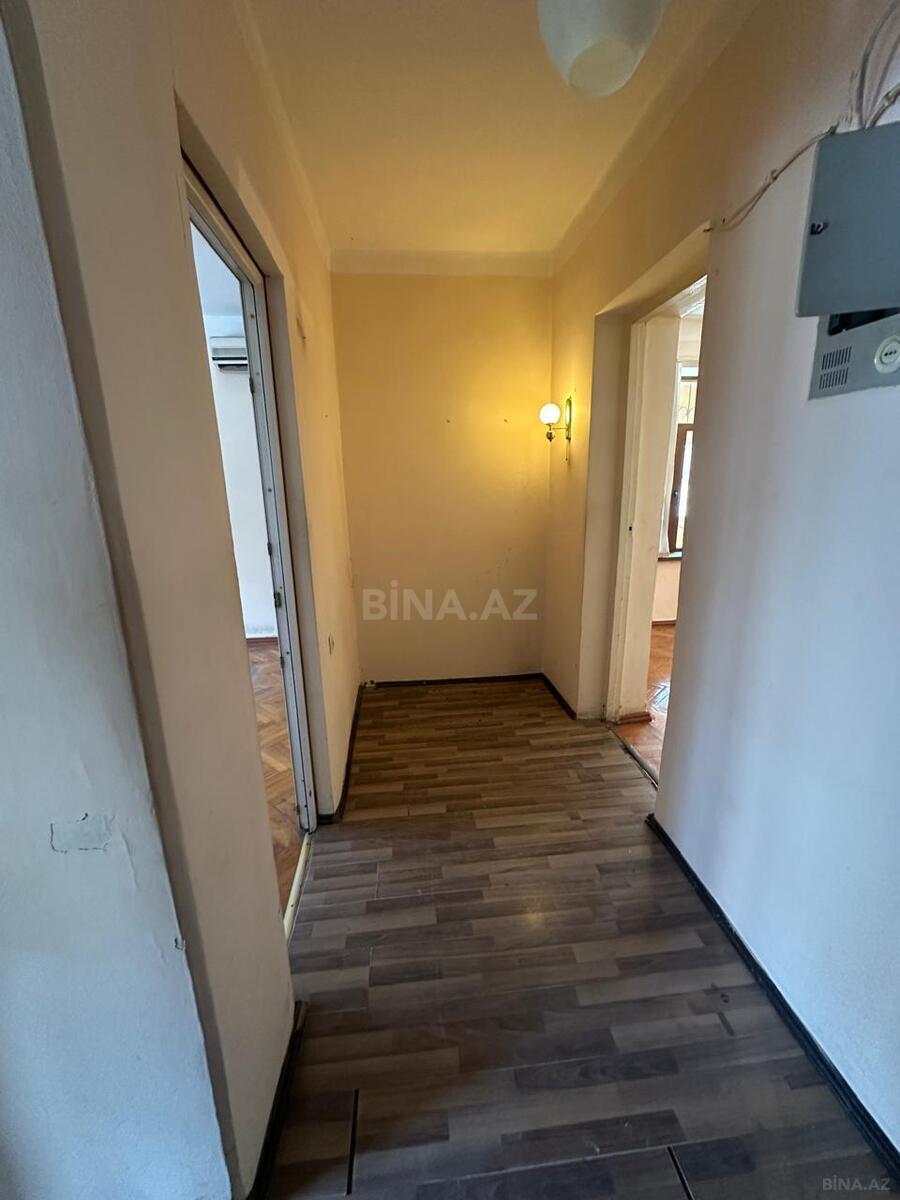 3 otaqlı Köhnə tikili, Nizami m., Bakı