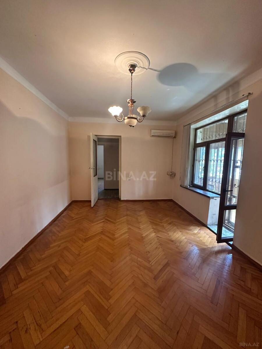 3 otaqlı Köhnə tikili, Nizami m., Bakı