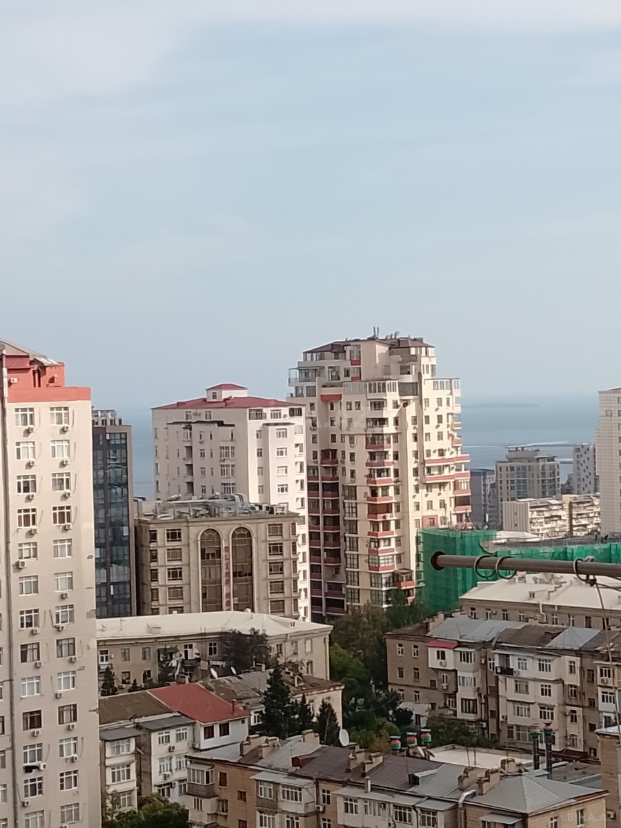 4 otaqlı Yeni tikili, Elmlər Akademiyası m., Bakı