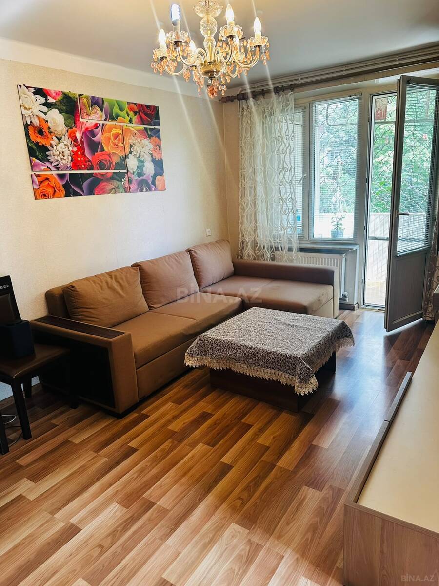 2 otaqlı Köhnə tikili, Qara Qarayev m., Bakı