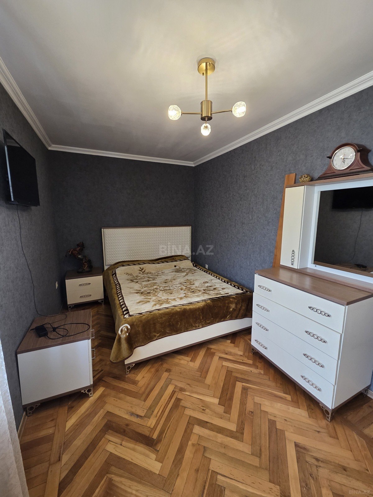 2 otaqlı Köhnə tikili, Elmlər Akademiyası m., Bakı