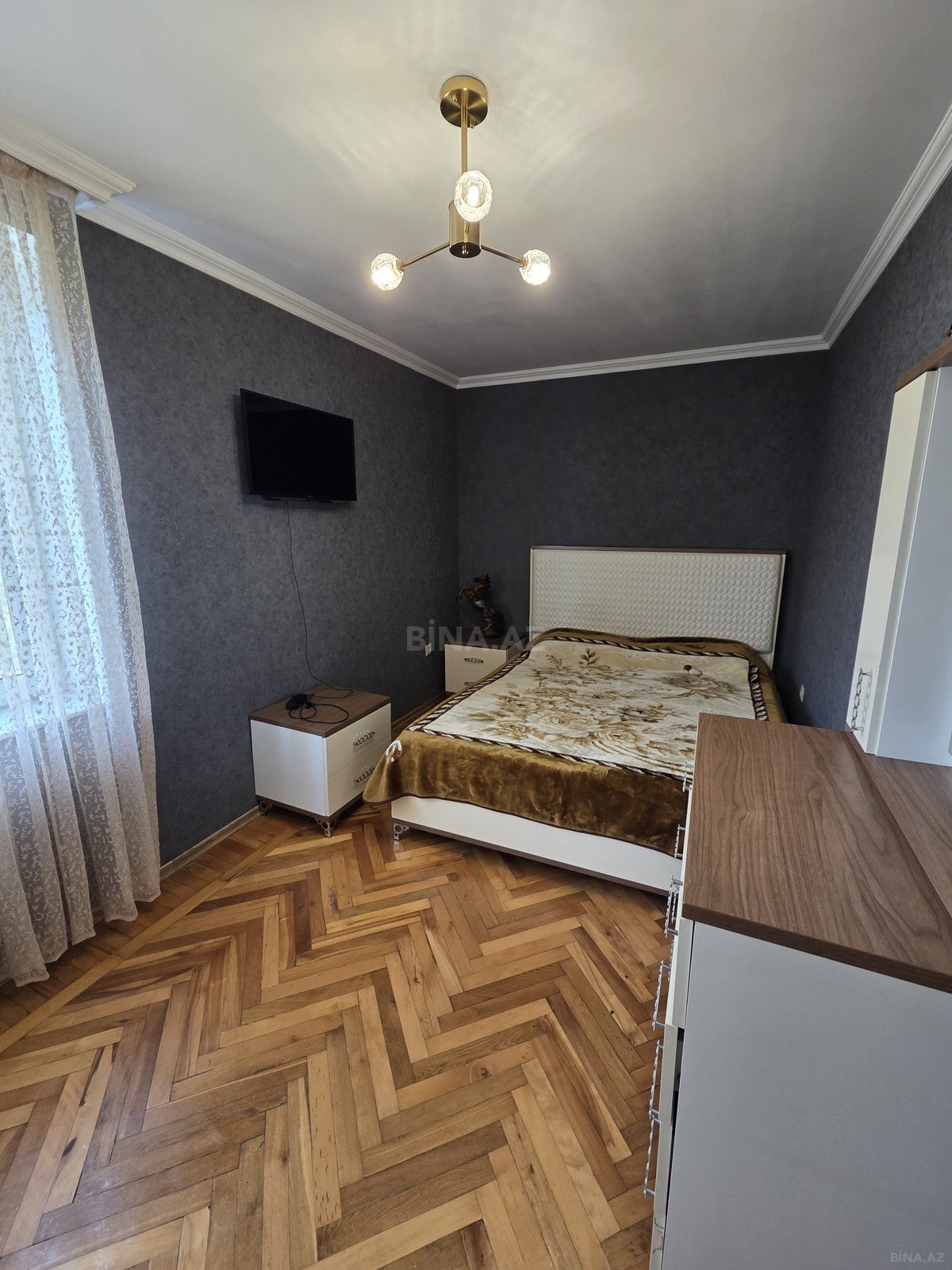 2 otaqlı Köhnə tikili, Elmlər Akademiyası m., Bakı
