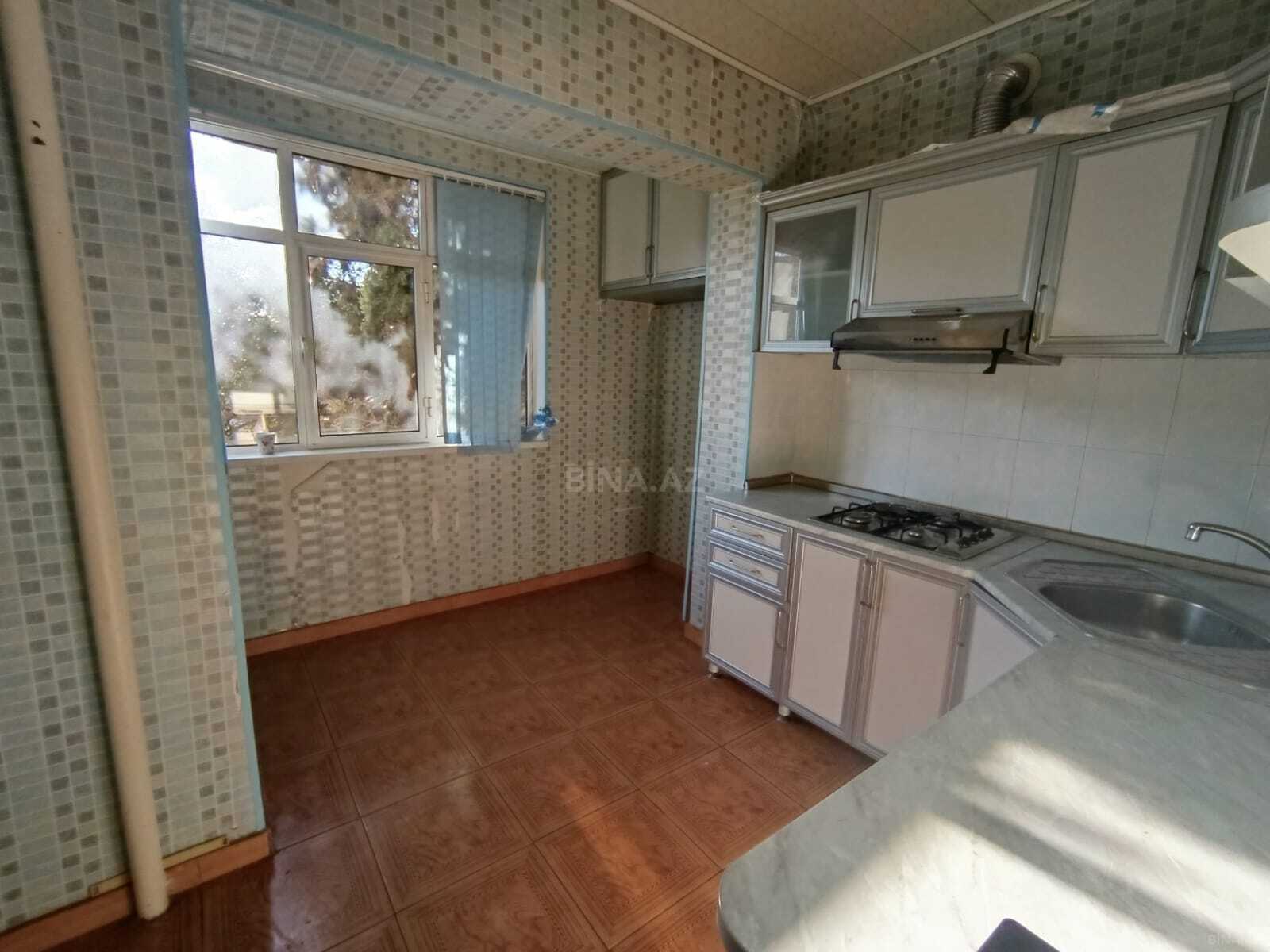 3 otaqlı Köhnə tikili, Neftçilər m., Bakı