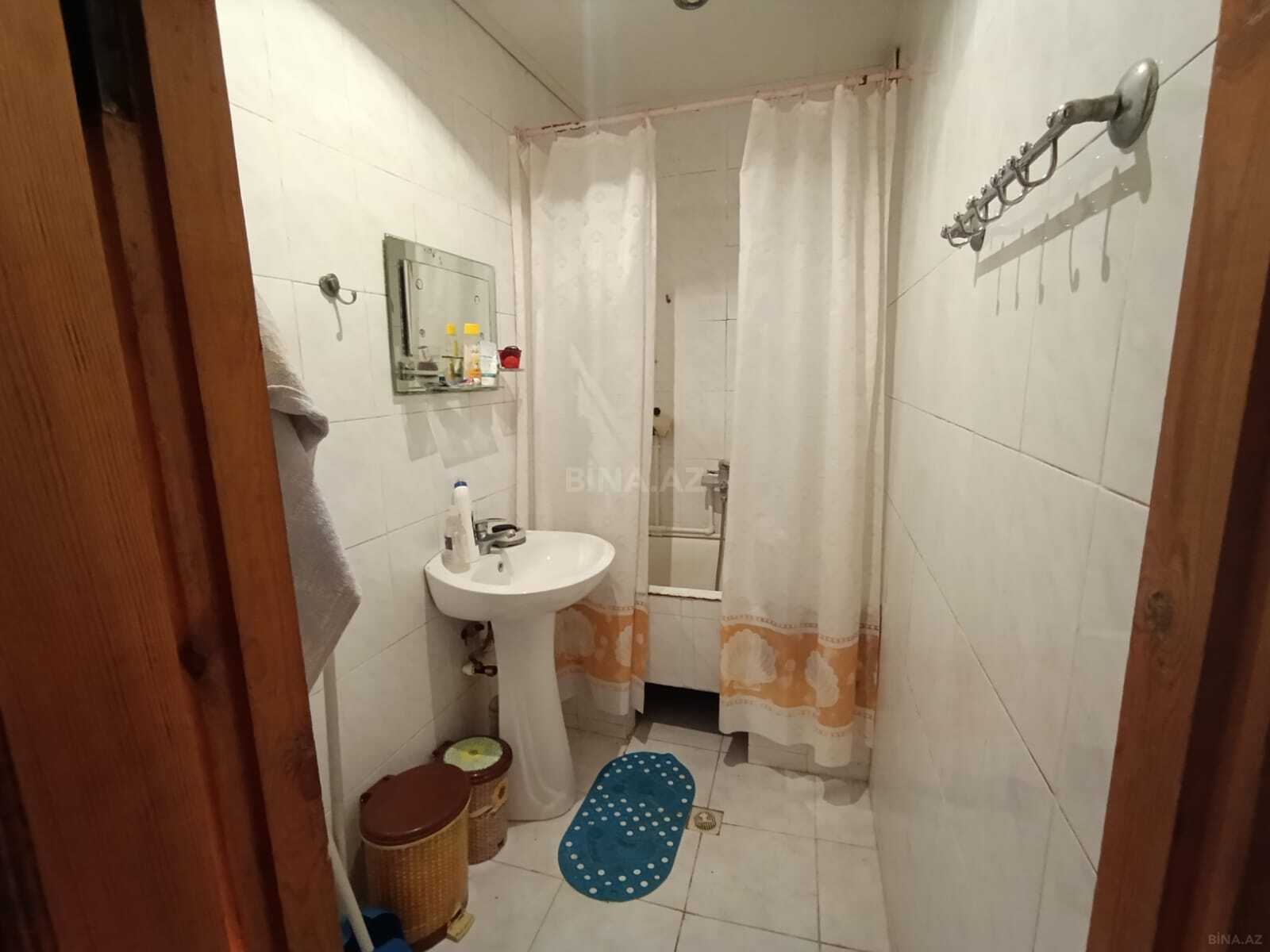 3 otaqlı Köhnə tikili, Neftçilər m., Bakı