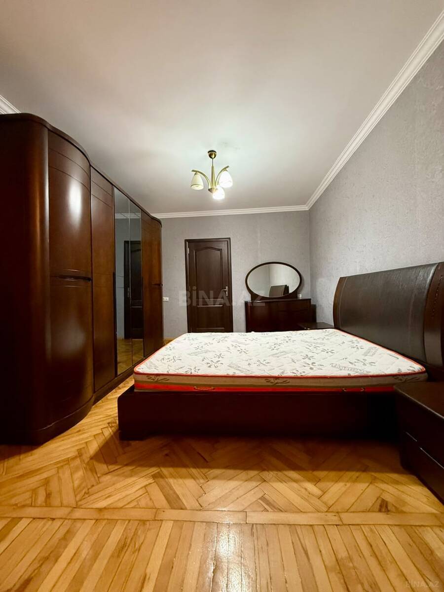 3 otaqlı Köhnə tikili, 28 May m., Bakı