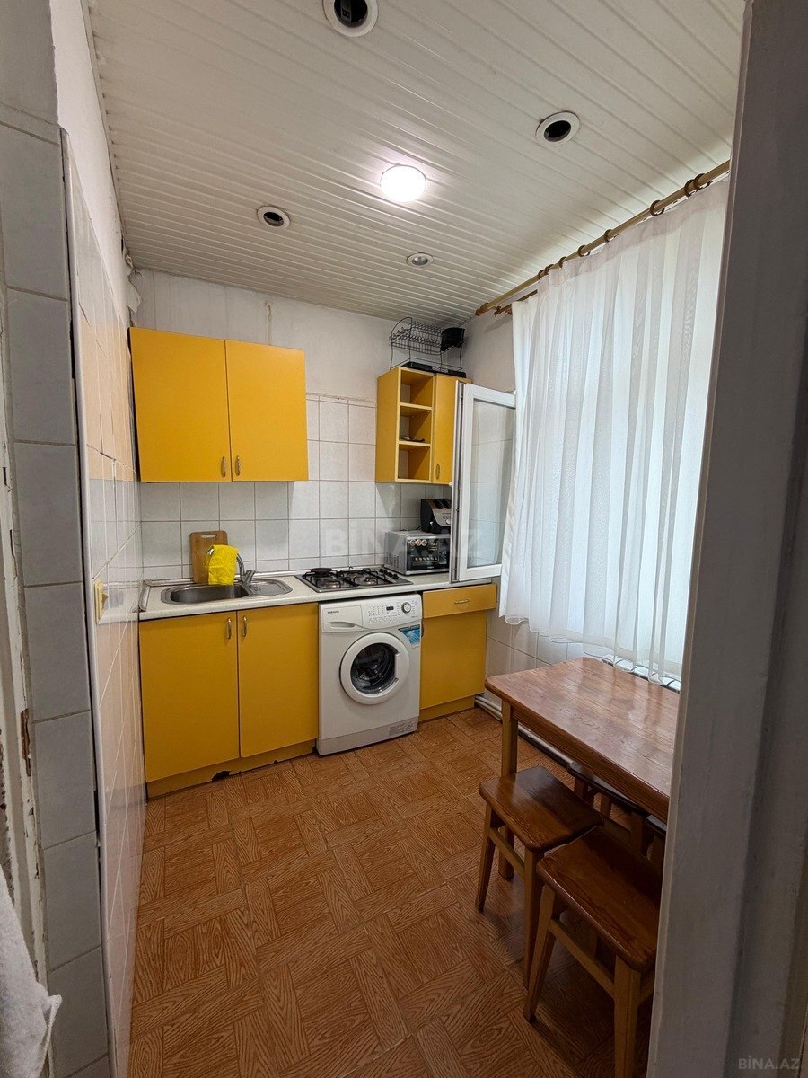 2 otaqlı Köhnə tikili, Memar Əcəmi m., Bakı