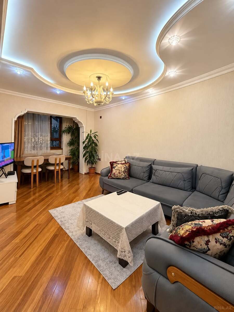 3 otaqlı Köhnə tikili, Xalqlar Dostluğu m., Bakı