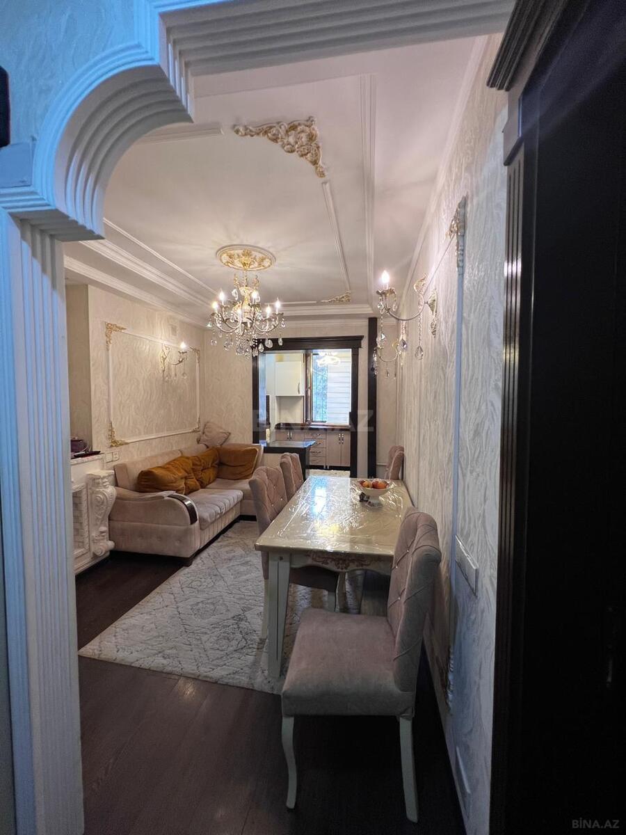3 otaqlı Köhnə tikili, Memar Əcəmi m., Bakı