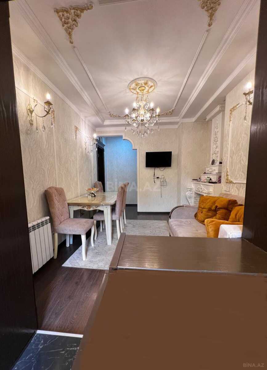 3 otaqlı Köhnə tikili, Memar Əcəmi m., Bakı