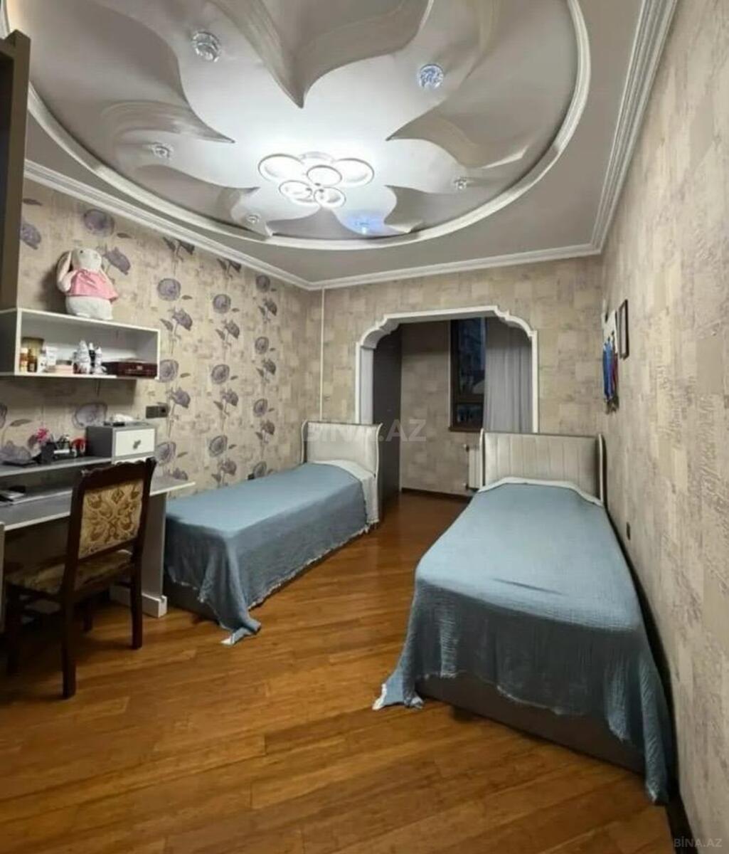 3 otaqlı Köhnə tikili, Xalqlar Dostluğu m., Bakı
