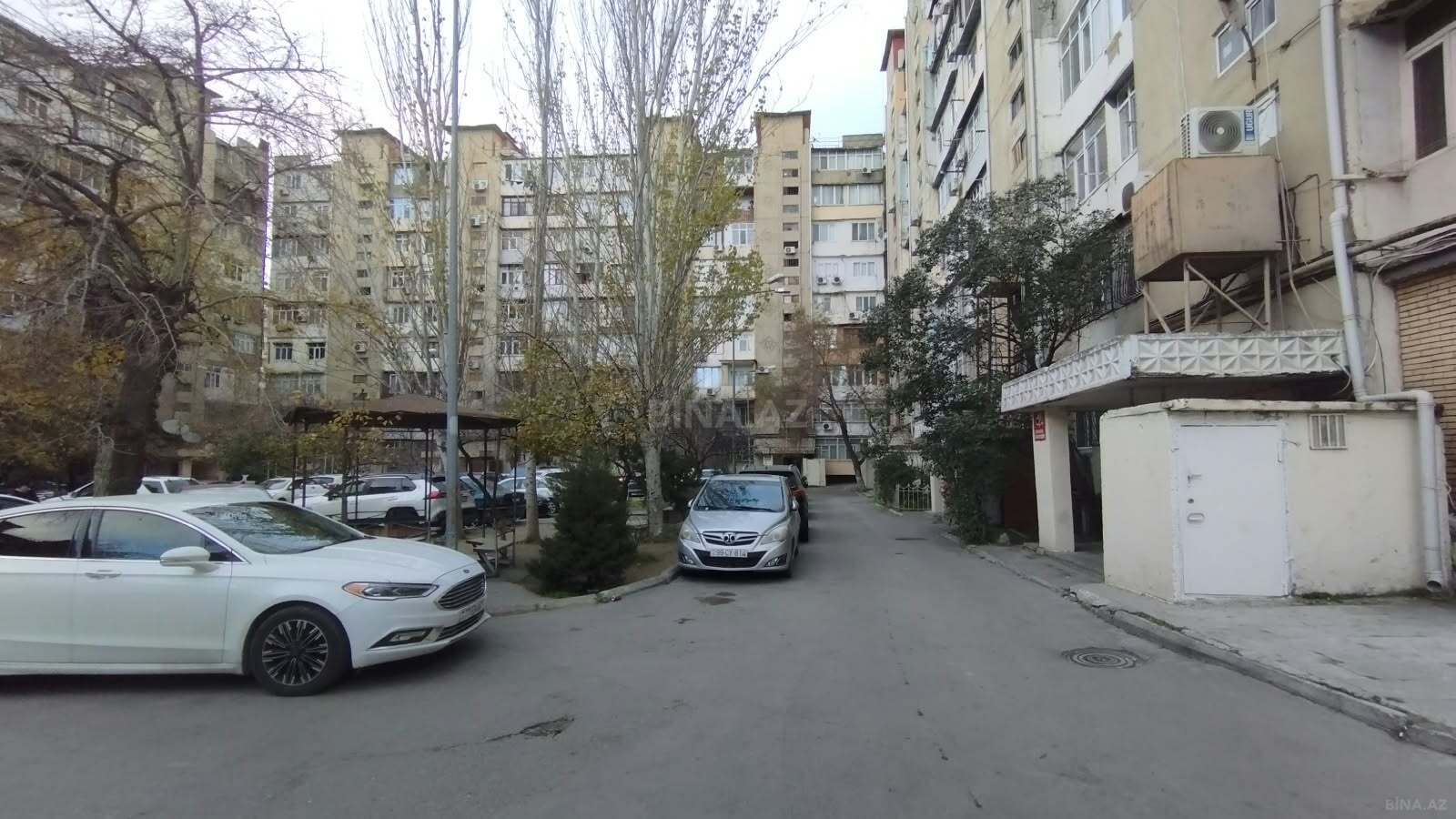 3 otaqlı Köhnə tikili, 8-ci mikrorayon q., Bakı