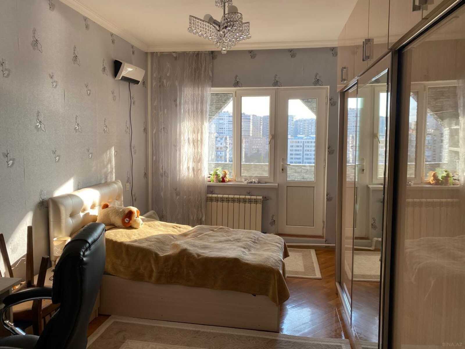 3 otaqlı Köhnə tikili, 8-ci mikrorayon q., Bakı