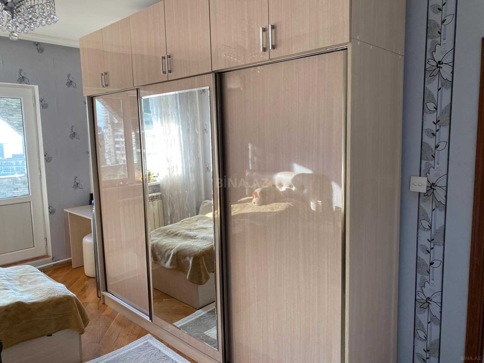 3 otaqlı Köhnə tikili, 8-ci mikrorayon q., Bakı