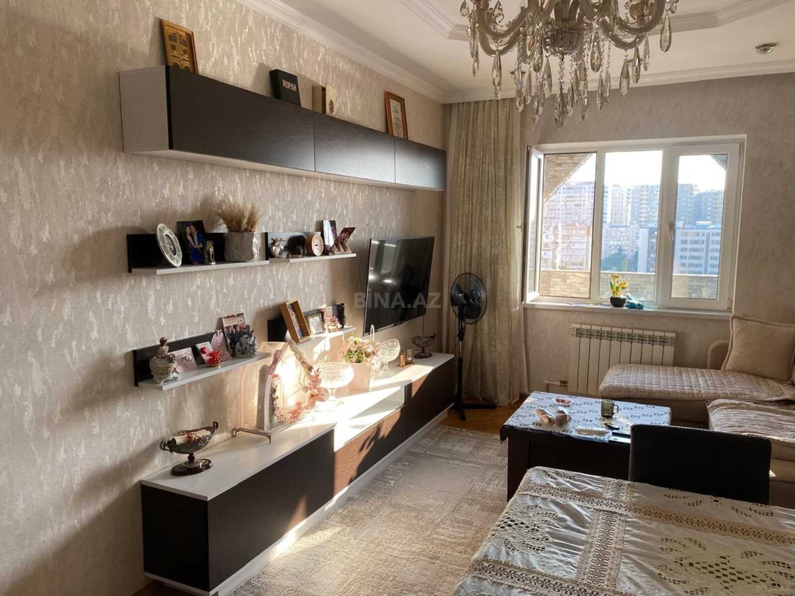3 otaqlı Köhnə tikili, 8-ci mikrorayon q., Bakı