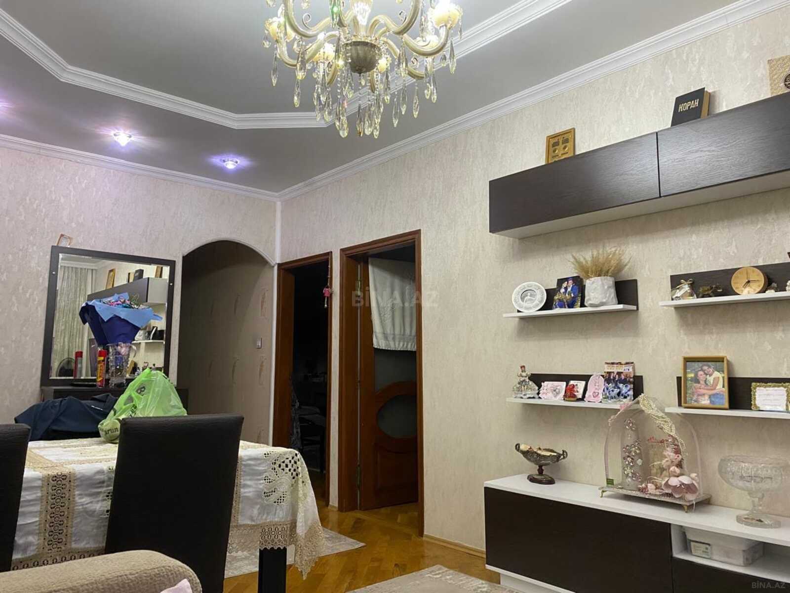 3 otaqlı Köhnə tikili, 8-ci mikrorayon q., Bakı