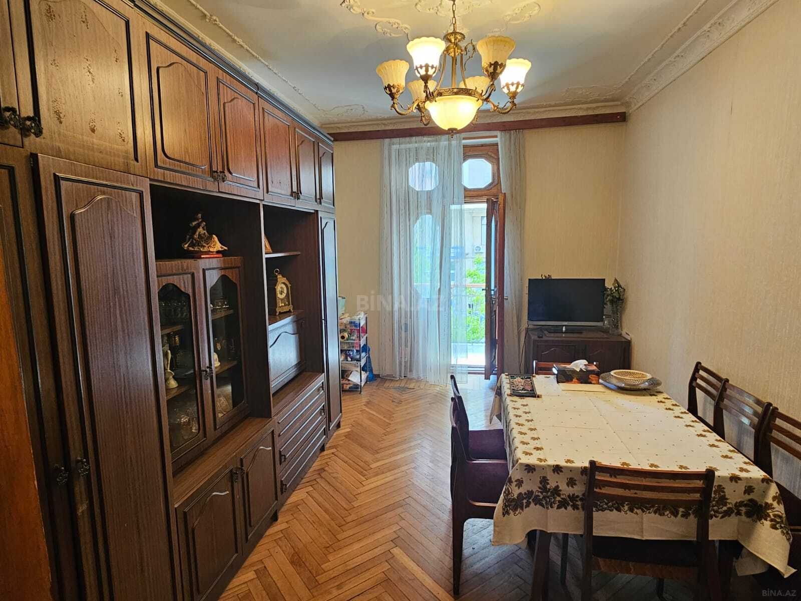 3 otaqlı Köhnə tikili, 28 May m., Bakı