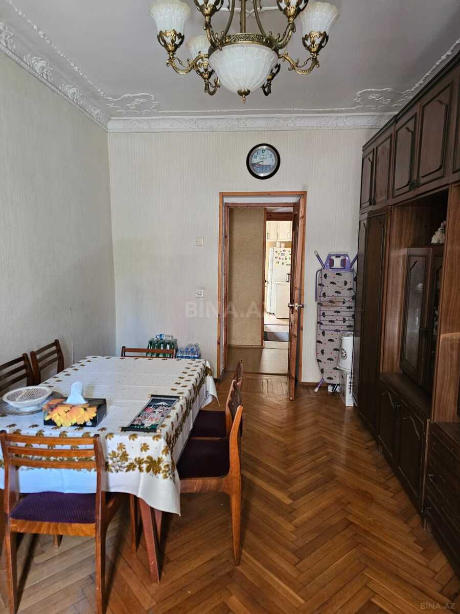 3 otaqlı Köhnə tikili, 28 May m., Bakı
