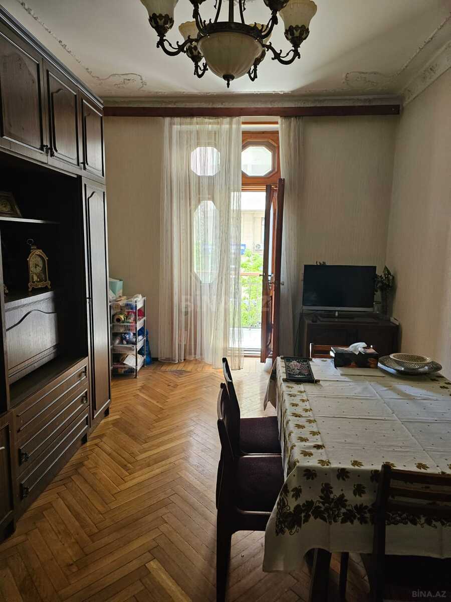 3 otaqlı Köhnə tikili, 28 May m., Bakı