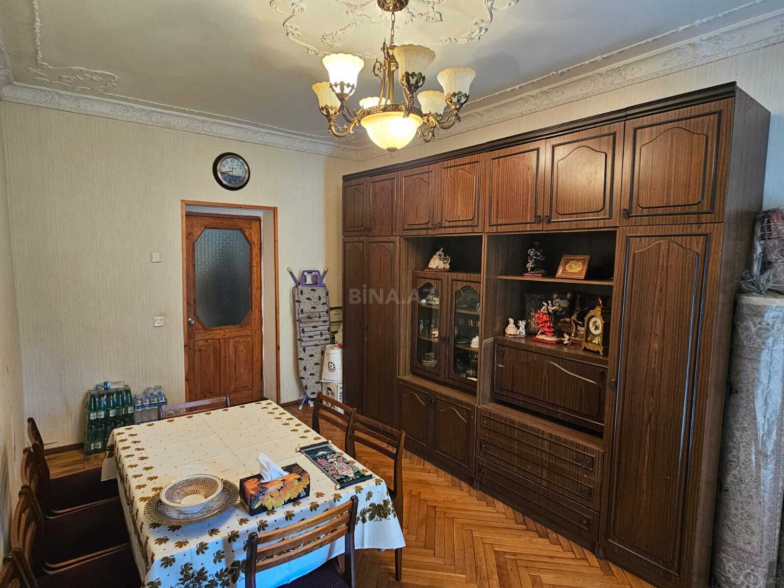 3 otaqlı Köhnə tikili, 28 May m., Bakı