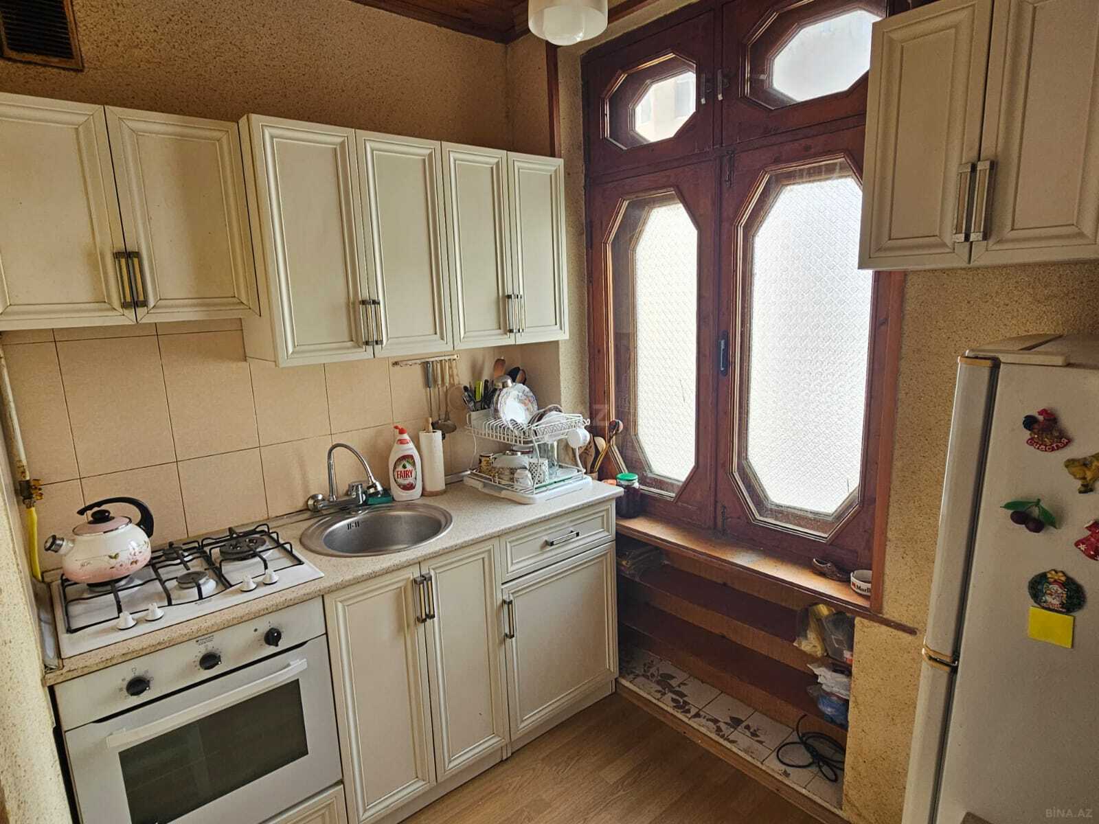 3 otaqlı Köhnə tikili, 28 May m., Bakı