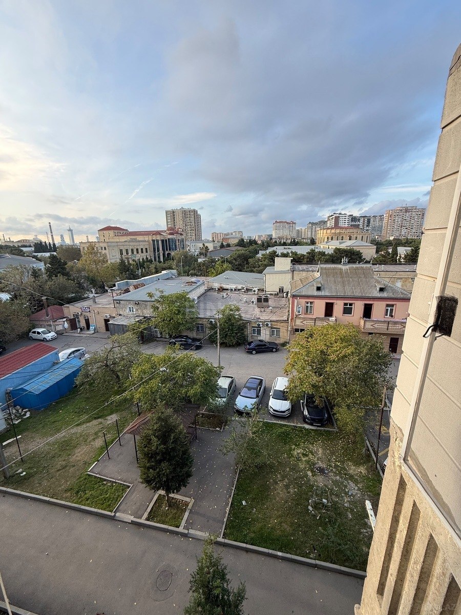 2 otaqlı Köhnə tikili, Neftçilər m., Bakı