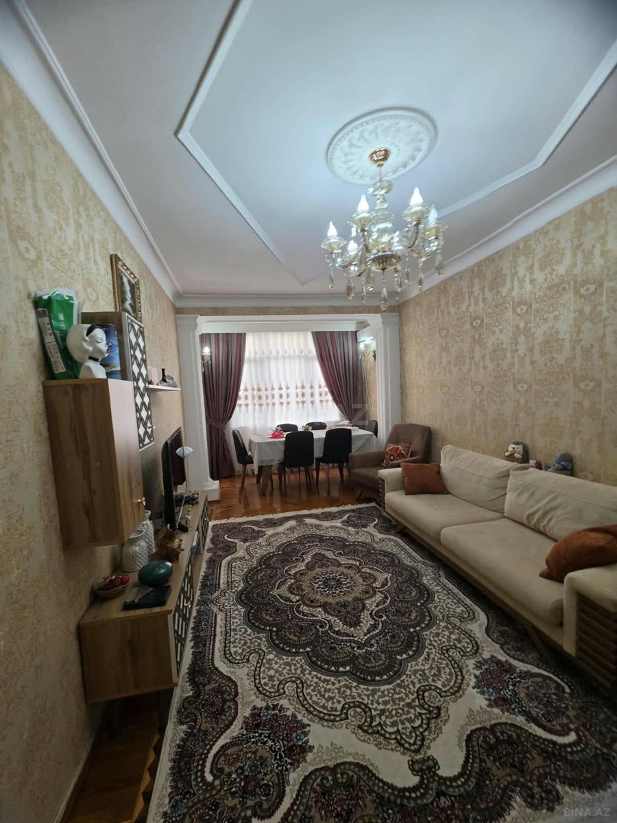 3 otaqlı Köhnə tikili, Memar Əcəmi m., Bakı
