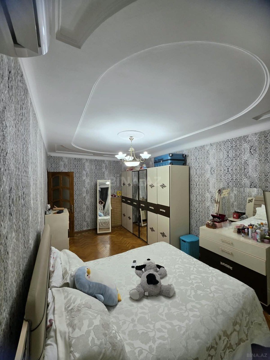 3 otaqlı Köhnə tikili, Memar Əcəmi m., Bakı