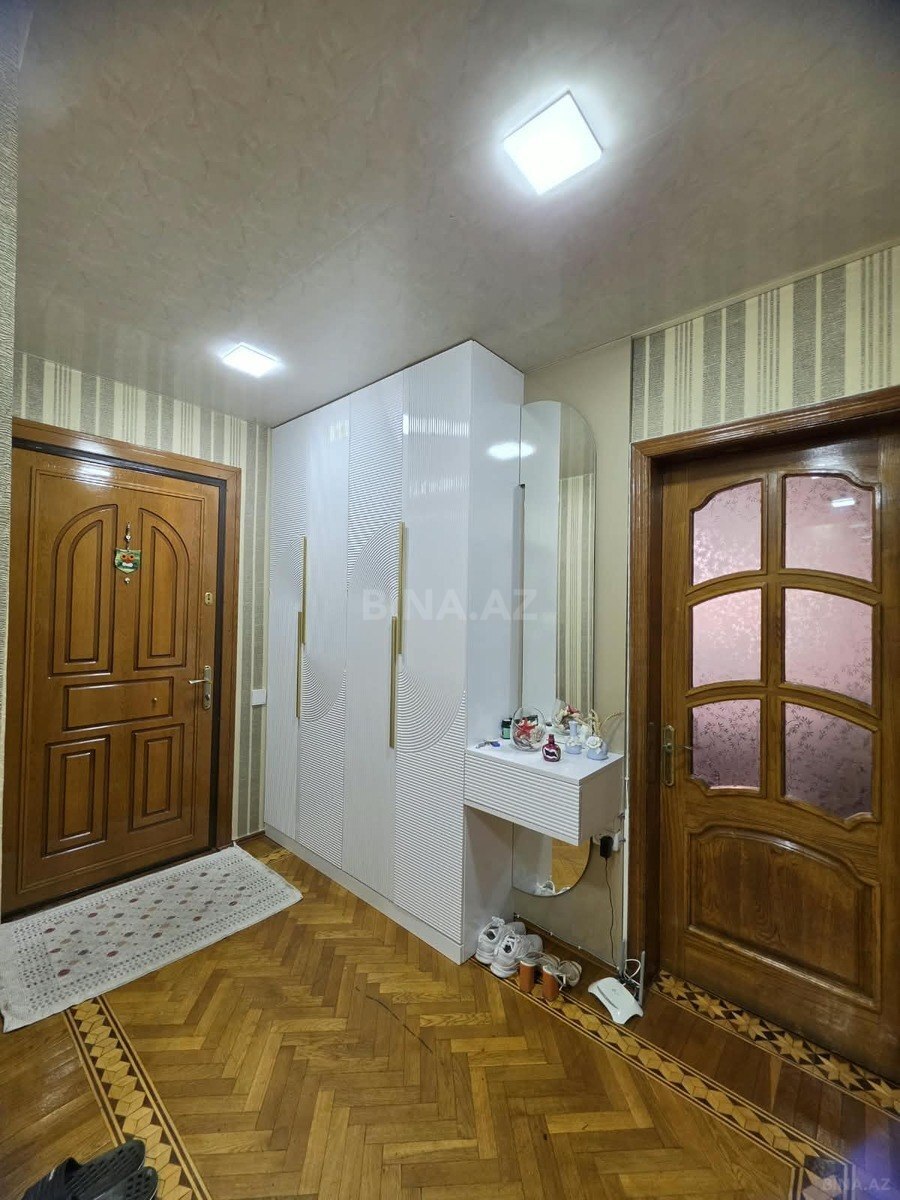 3 otaqlı Köhnə tikili, Memar Əcəmi m., Bakı
