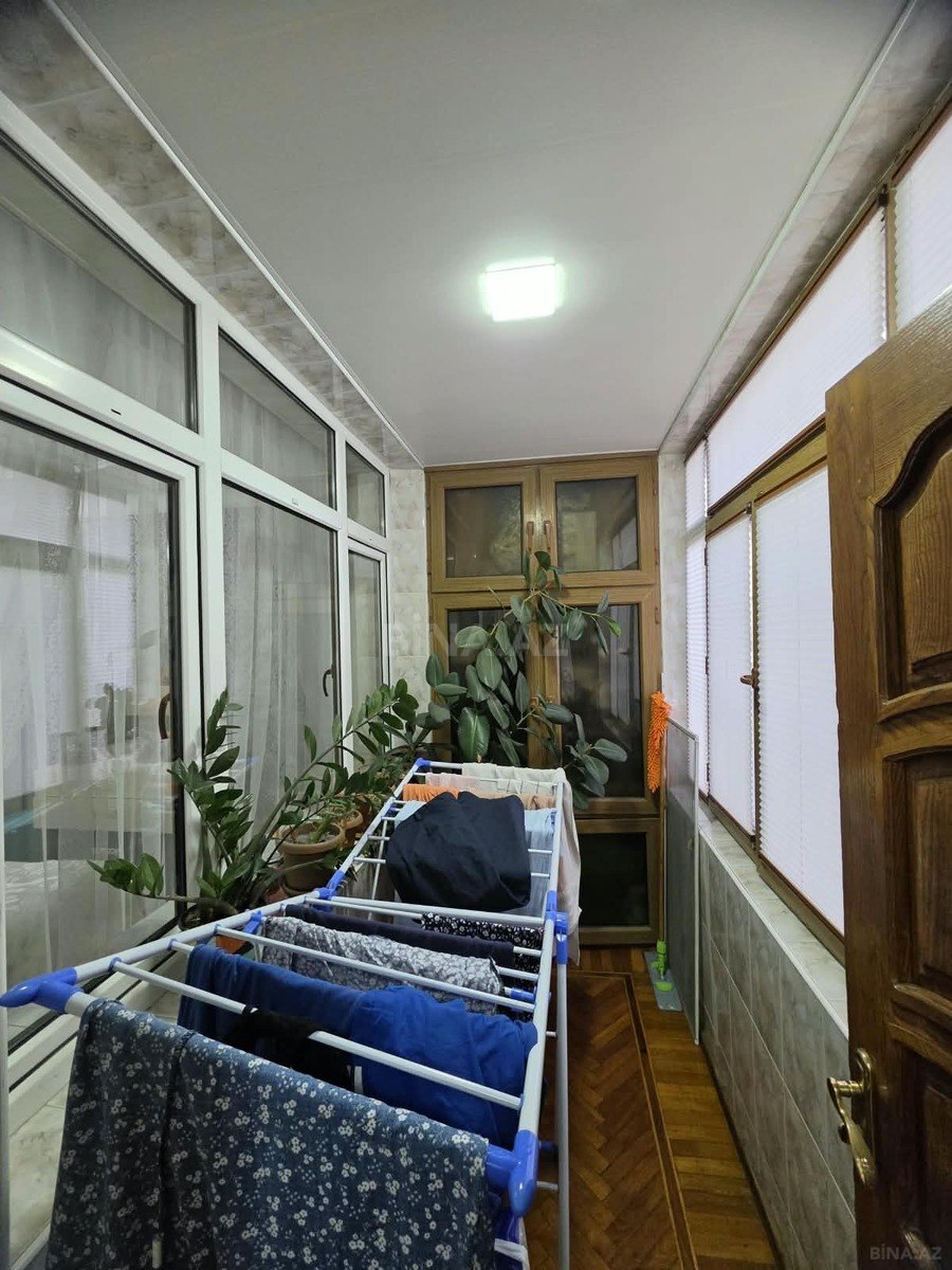 3 otaqlı Köhnə tikili, Memar Əcəmi m., Bakı