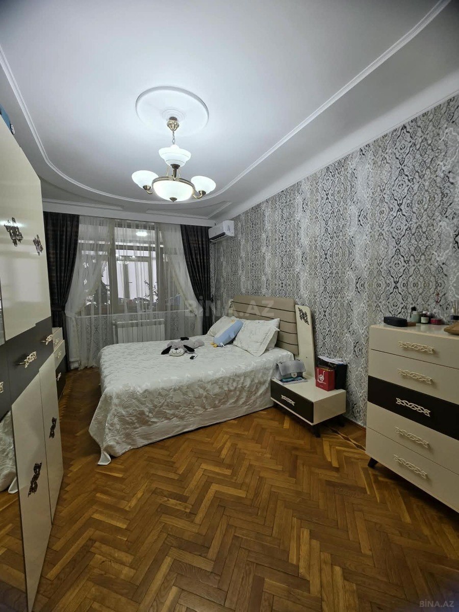 3 otaqlı Köhnə tikili, Memar Əcəmi m., Bakı