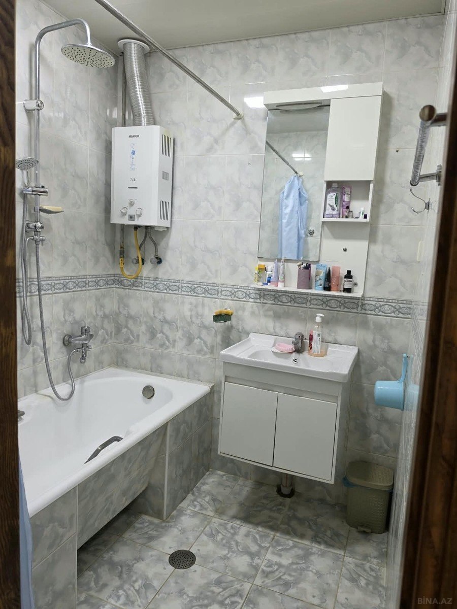 3 otaqlı Köhnə tikili, Memar Əcəmi m., Bakı