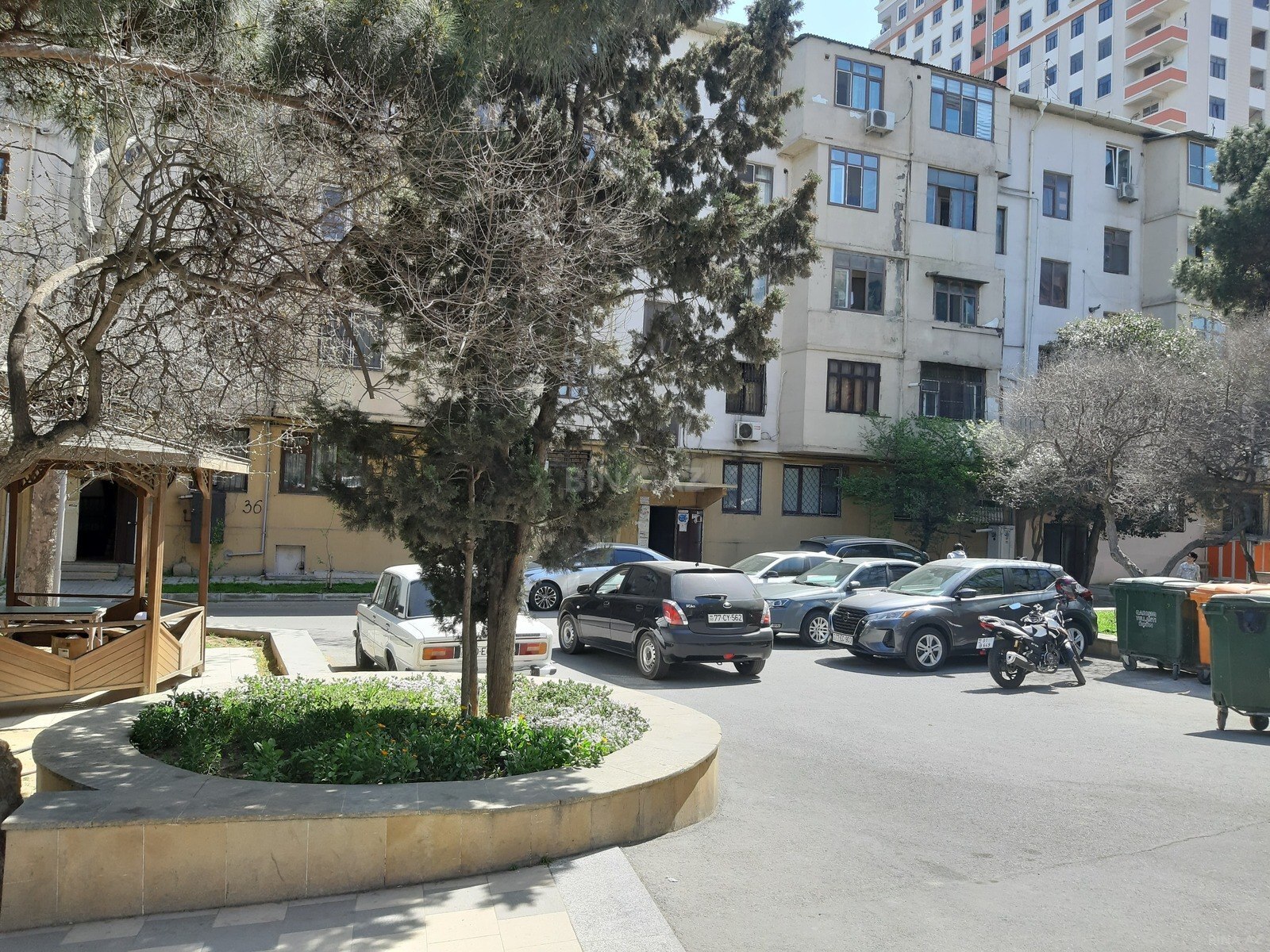 2 otaqlı Köhnə tikili, Memar Əcəmi m., Bakı