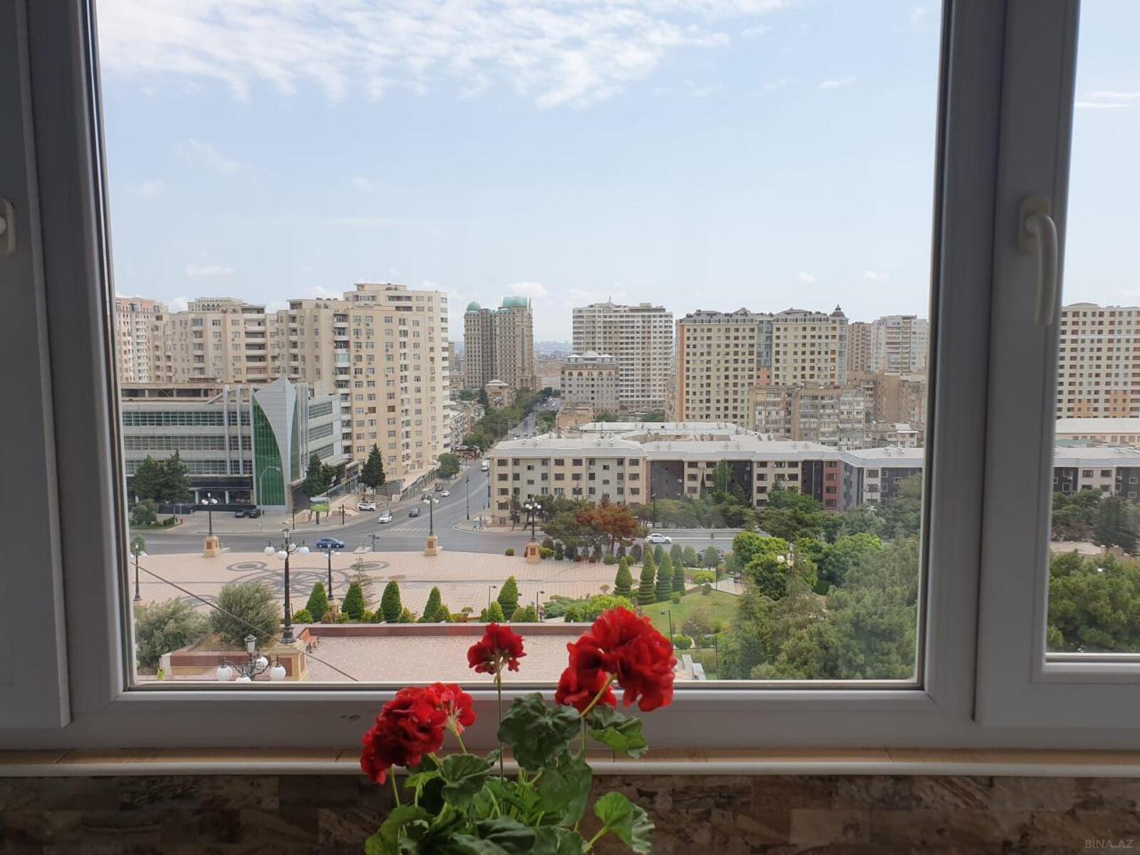3 otaqlı Köhnə tikili, Elmlər Akademiyası m., Bakı