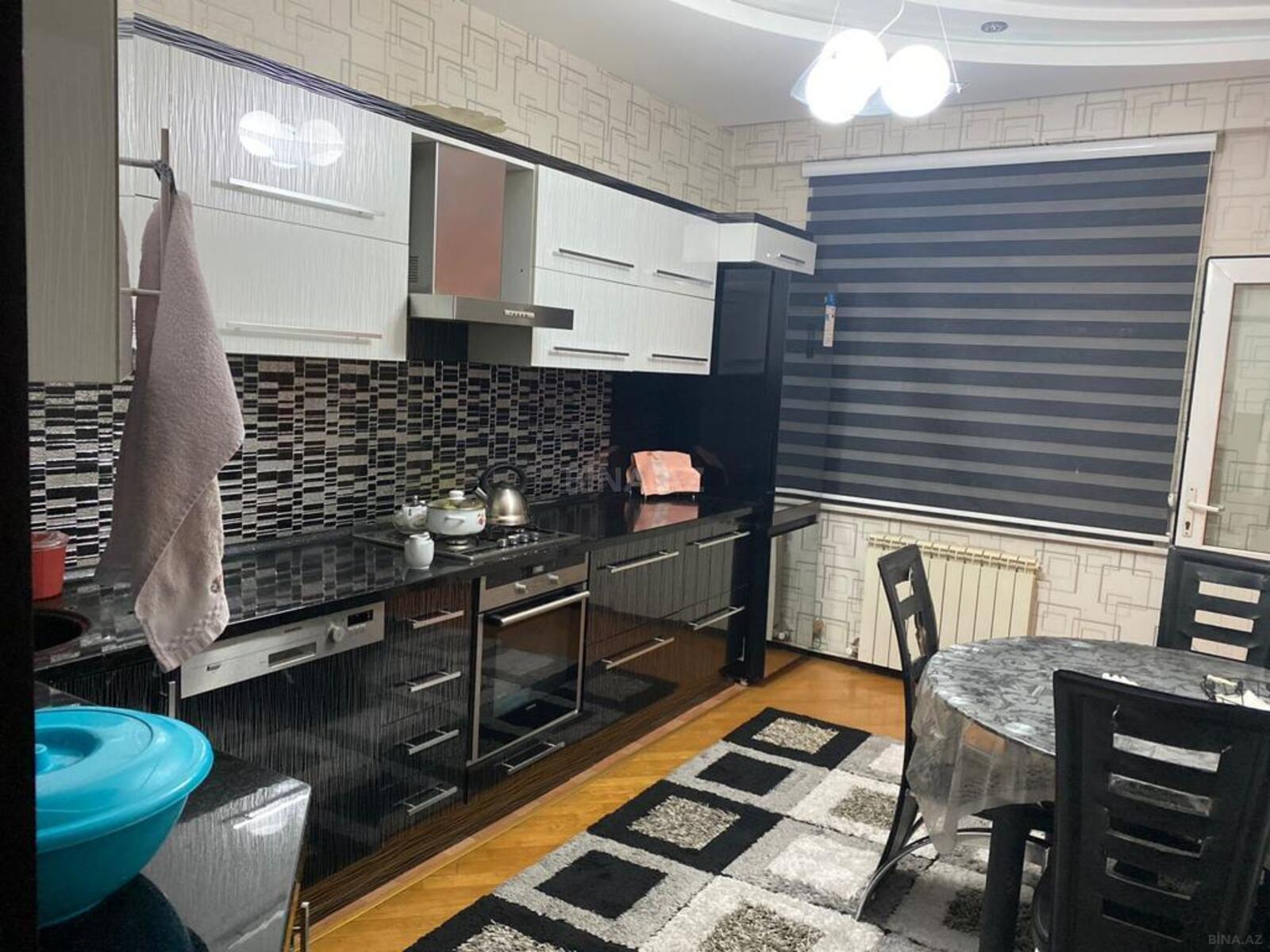 2 otaqlı Köhnə tikili, Şah İsmayıl Xətai m., Bakı