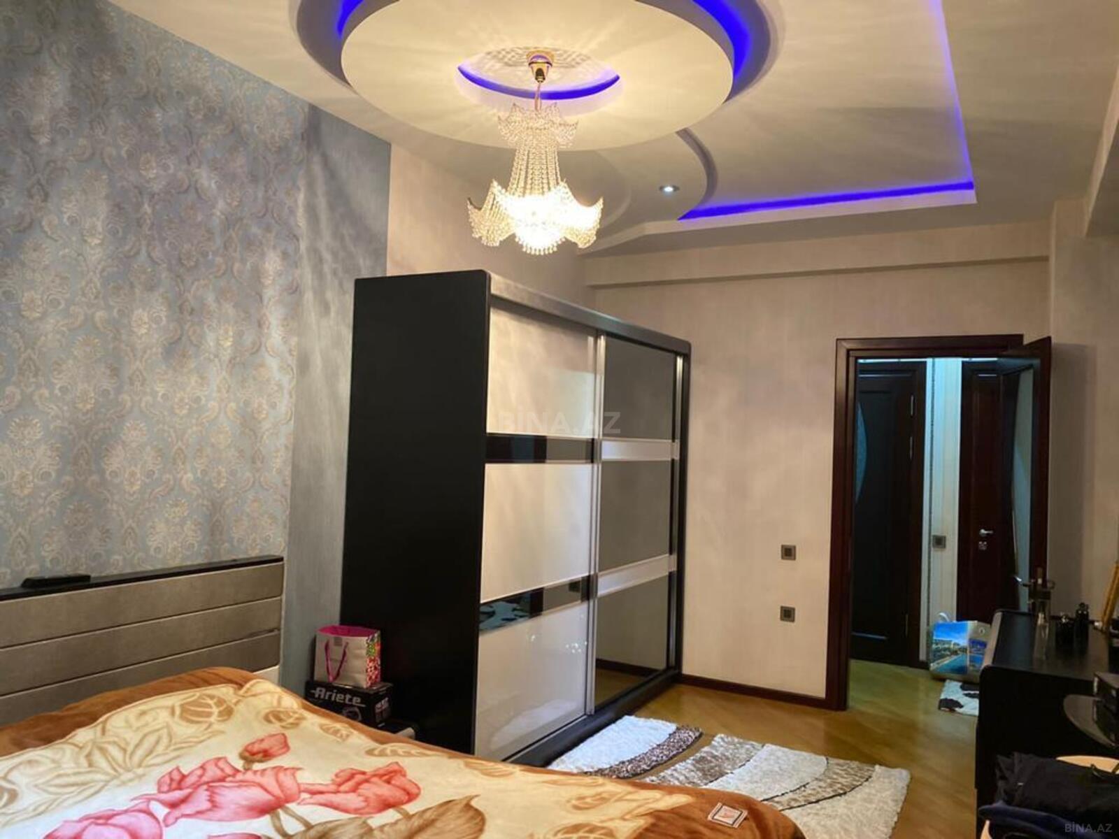 2 otaqlı Köhnə tikili, Şah İsmayıl Xətai m., Bakı