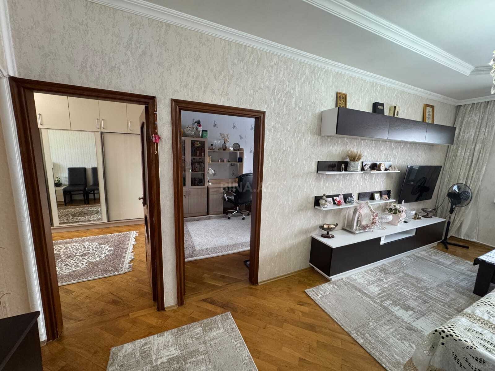 3 otaqlı Köhnə tikili, 8-ci mikrorayon q., Bakı