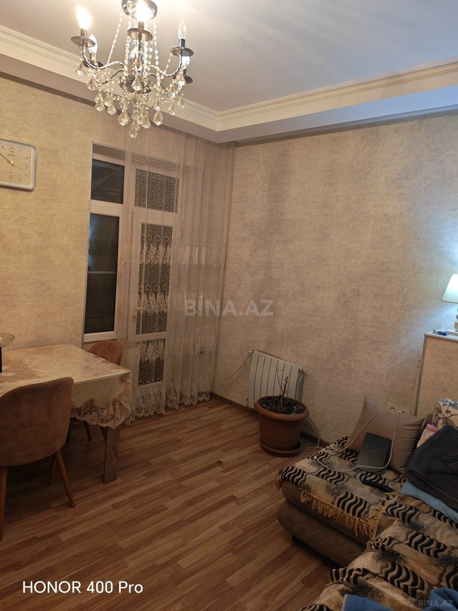 3 otaqlı Köhnə tikili, Neftçilər m., Bakı