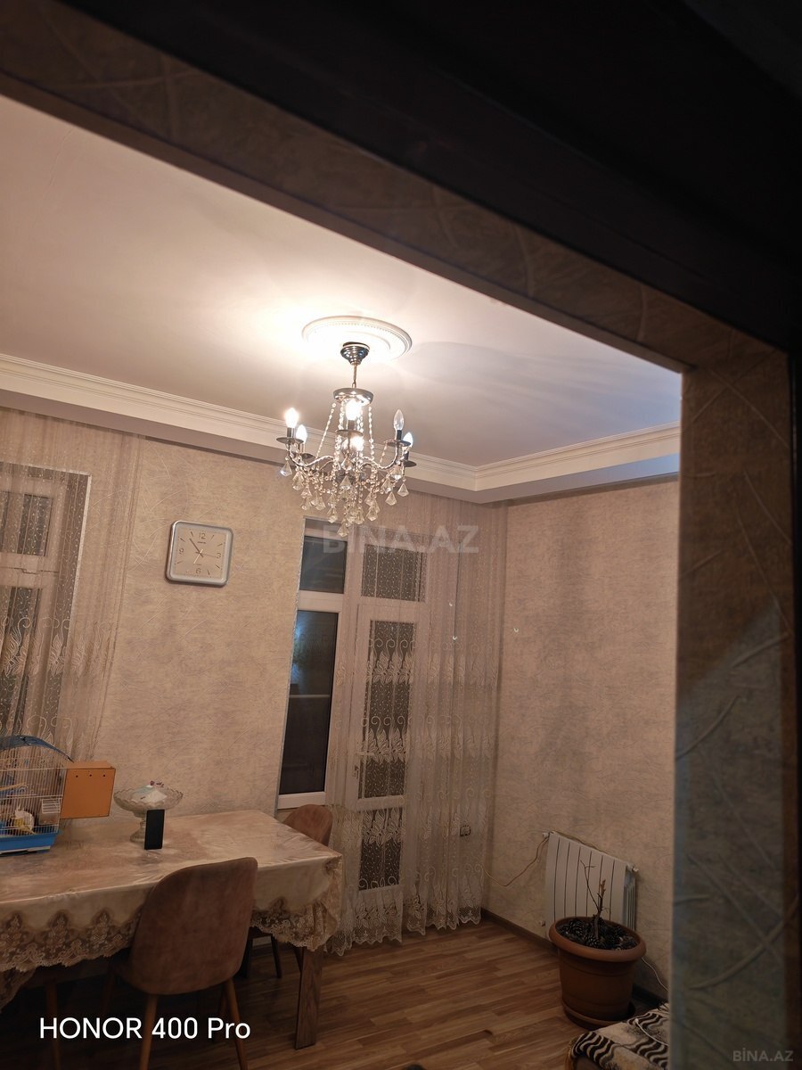3 otaqlı Köhnə tikili, Neftçilər m., Bakı