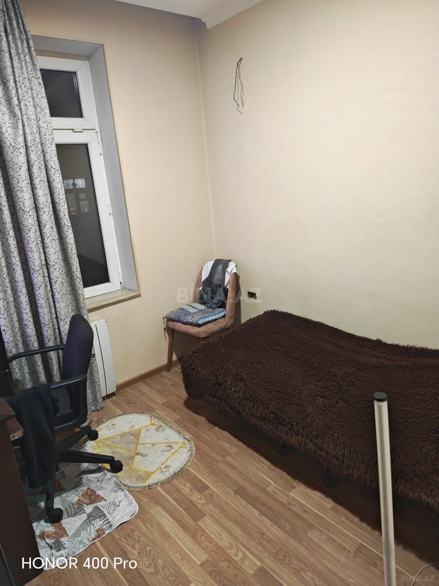 3 otaqlı Köhnə tikili, Neftçilər m., Bakı