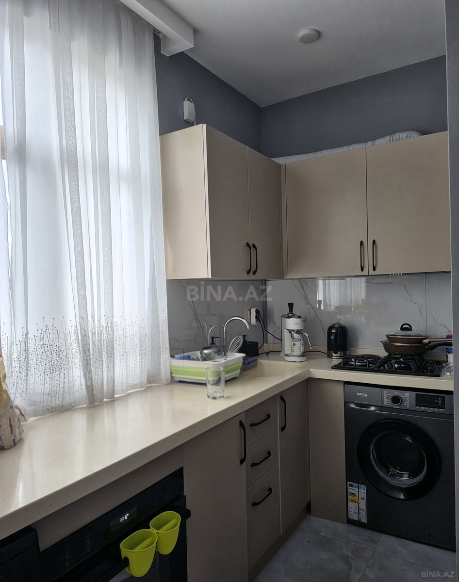 3 otaqlı Köhnə tikili, Elmlər Akademiyası m., Bakı