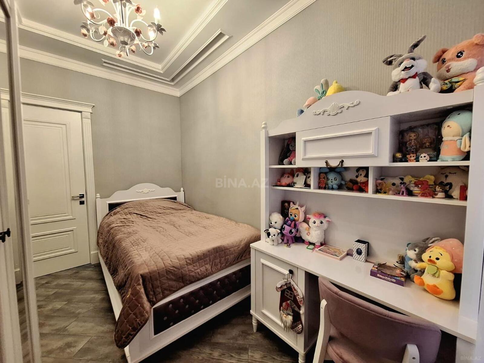 3 otaqlı Köhnə tikili, Memar Əcəmi m., Bakı