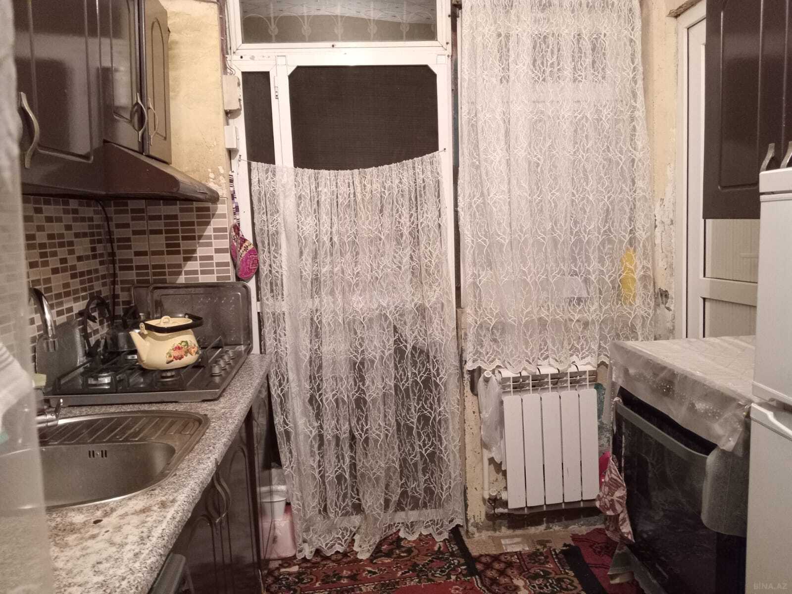 2 otaqlı Köhnə tikili, Bakıxanov q., Bakı