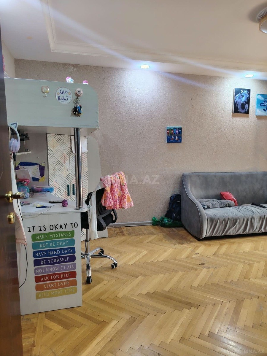 3 otaqlı Köhnə tikili, Şah İsmayıl Xətai m., Bakı