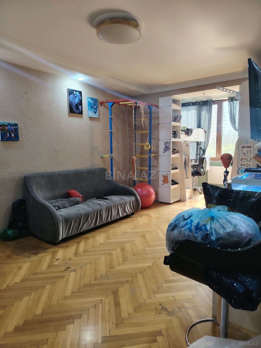 3 otaqlı Köhnə tikili, Şah İsmayıl Xətai m., Bakı